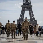 Francia pone en alerta a otros 4.000 militares para el dispositivo antiterrorista
