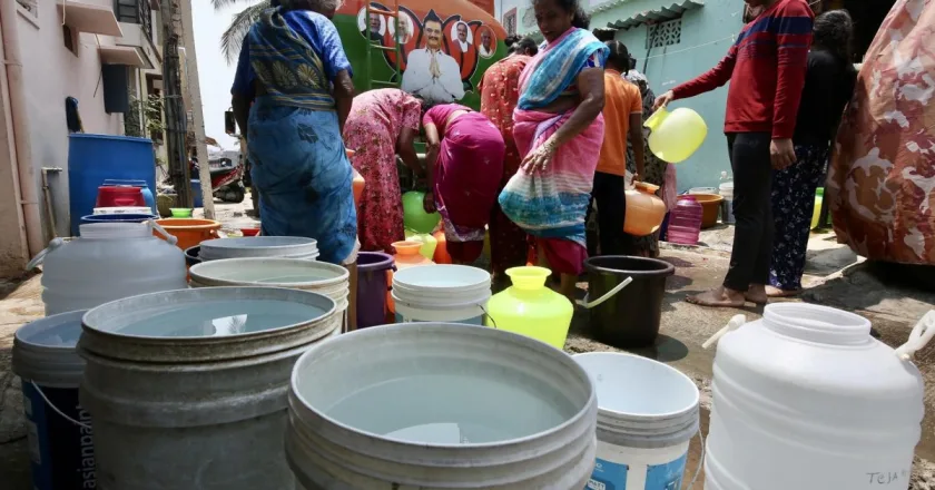 La escasez de agua en el sur de la India conduce a los residentes a luchar por cada gota