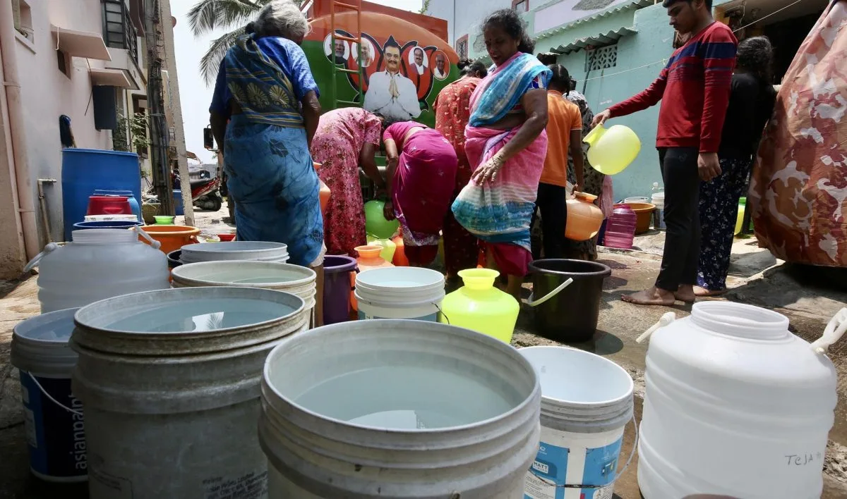 La escasez de agua en el sur de la India conduce a los residentes a luchar por cada gota