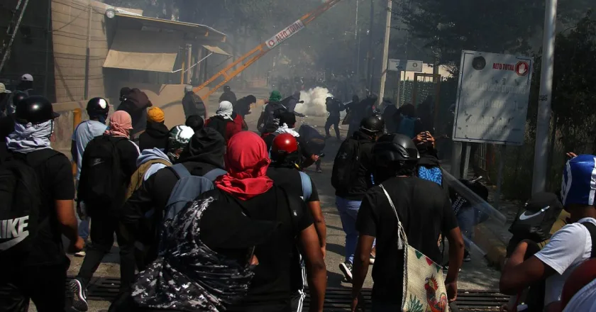 Presuntos policías implicados en muerte de joven de Ayotzinapa se entregan en México
