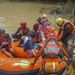 Suben a 26 los muertos por las inundaciones y los corrimientos de tierra en Indonesia