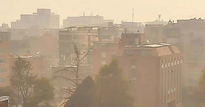 Incendio forestal en Bosa obliga a suspender clases y a cerrar ventanas en Bogotá