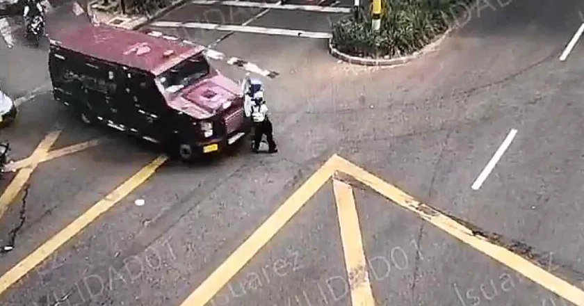 Agente de tránsito en grave estado tras ser atropellada por conductor en Medellín