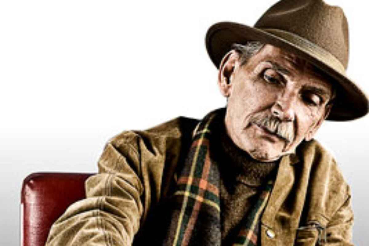 Muere Eduardo Escobar, Emblemático Poeta y Columnista, a los 81 Años