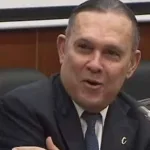 Senador Cepeda Denuncia 'Atropello' tras Inspección de Equipaje a su Hija en Aeropuerto