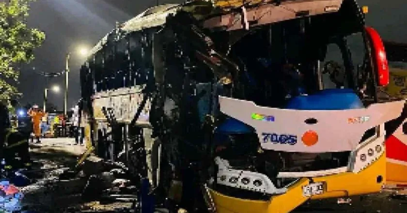 Santa Marta: Tragedia en la madrugada deja dos muertos y 35 heridos en accidente de bus