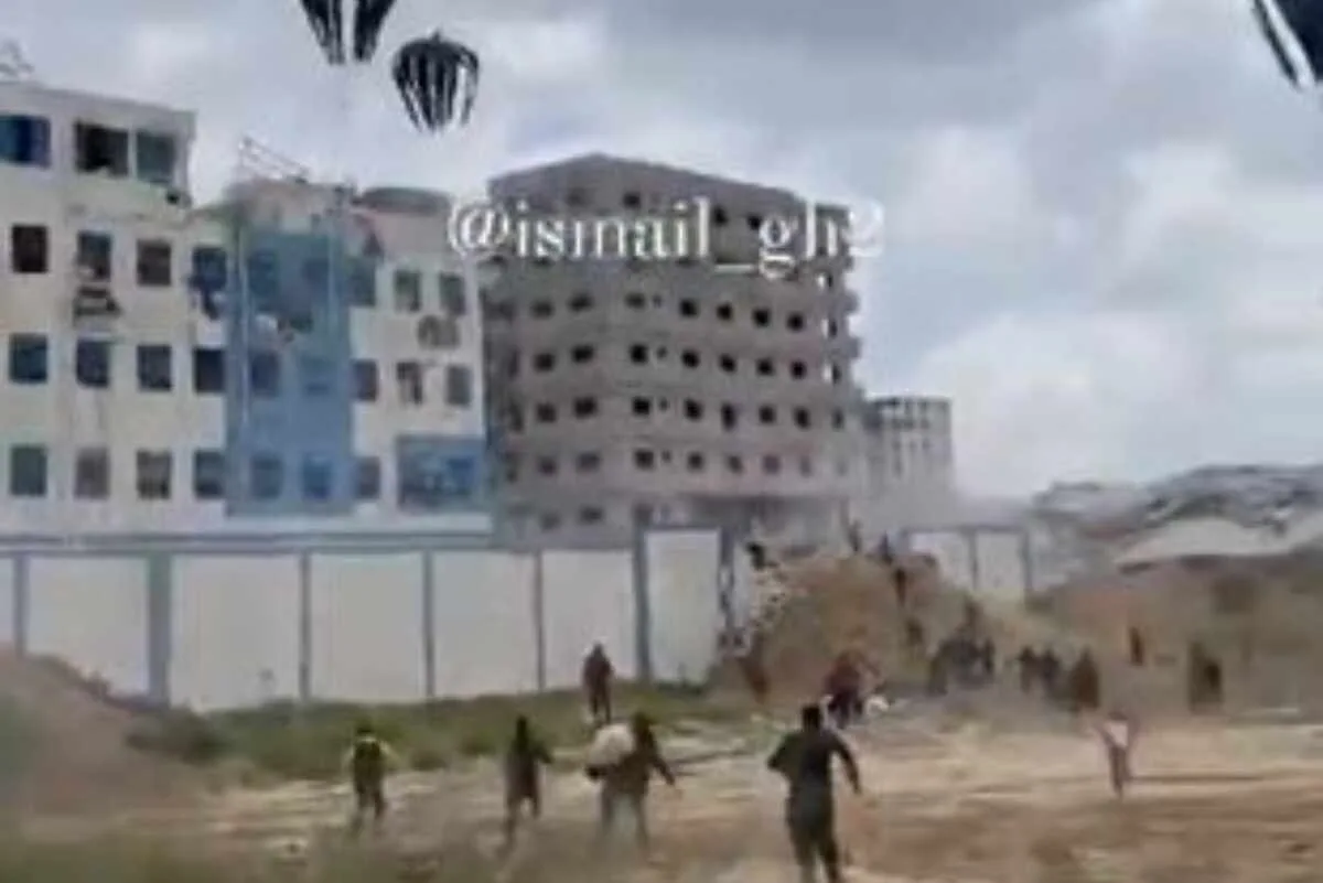 Vídeo muestra el horror de cajas de ayuda que caen y matan a cinco personas en Gaza