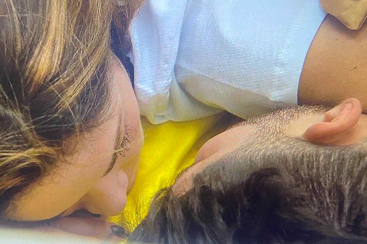 El beso que sacudió a La casa de los famosos Colombia: Nataly Umaña y Miguel Melfi recrean una escena