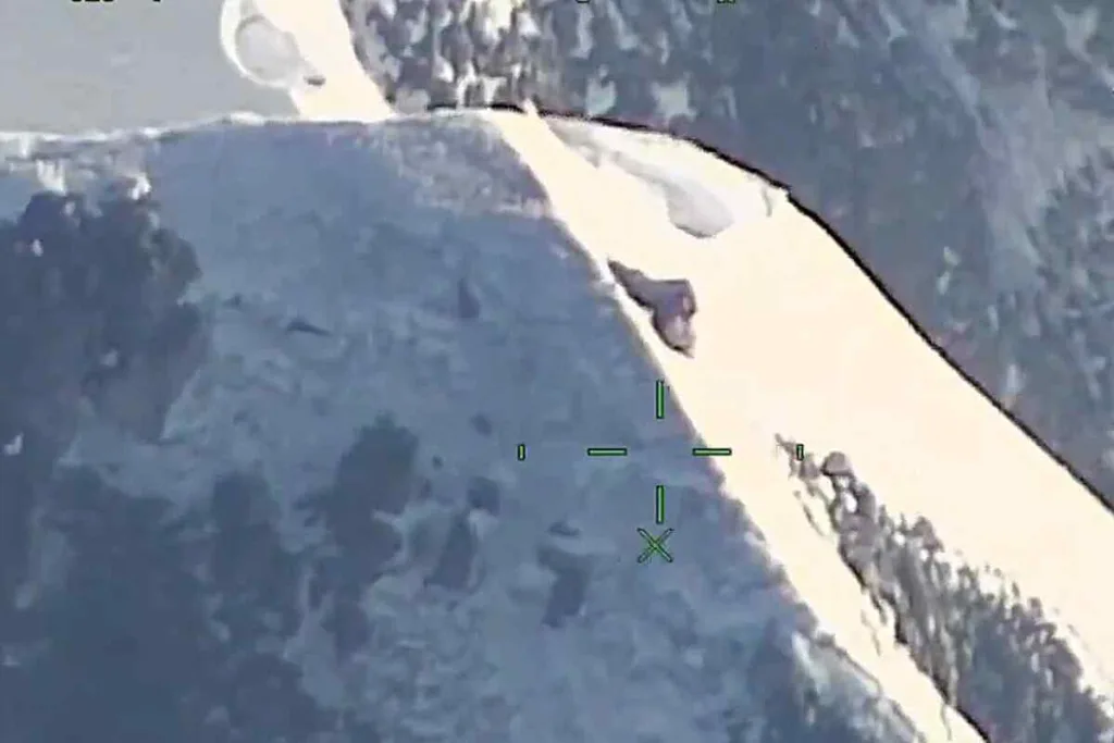 Operativo de rescate contrarreloj en la Sierra Nevada: Intentan evacuar a parapentistas accidentados