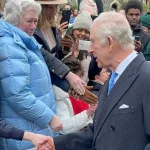 El Rey Carlos III Regresa a la Escena Pública en Servicio de Pascua en Windsor