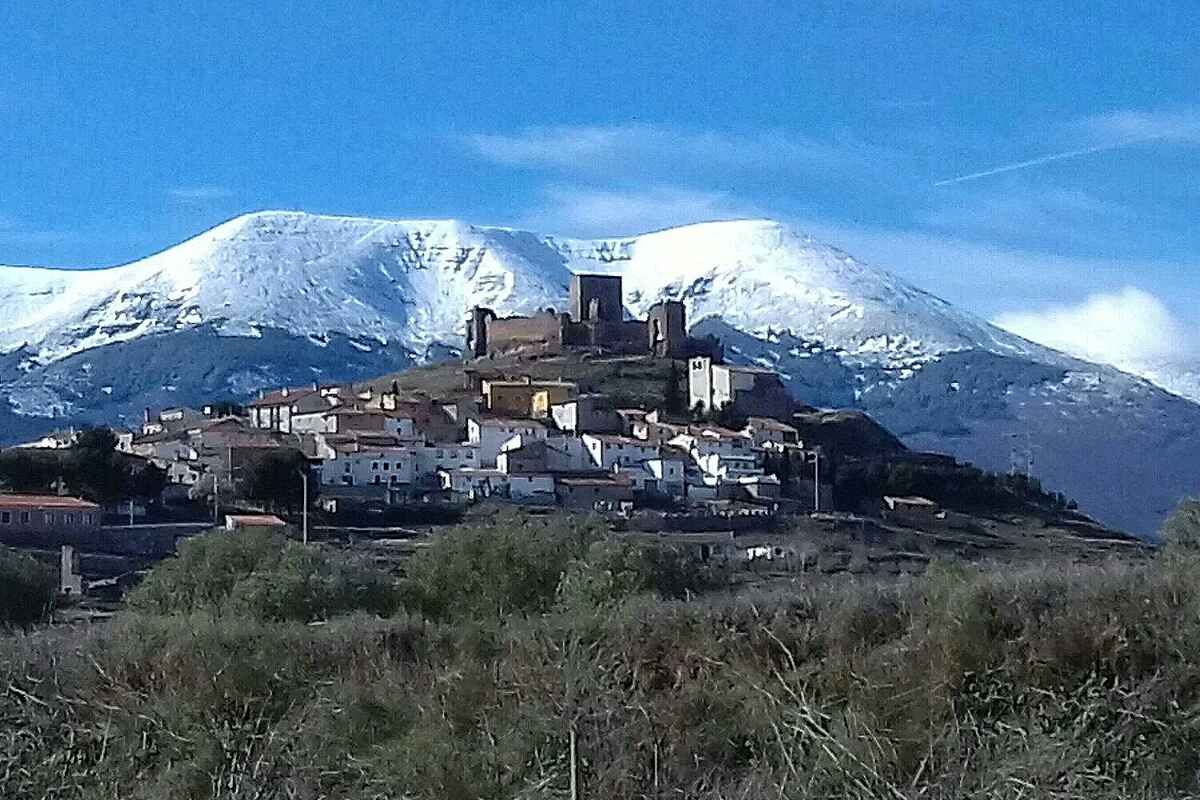 El misterio de Trasmoz, el pueblo que se rebeló contra el Monasterio de Veruela y fue excomulgado y maldito