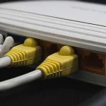 Dile adiós a la señal débil: Consejos para optimizar tu red WiFi y navegar sin interrupciones