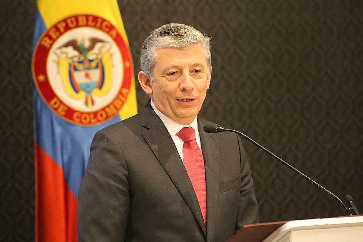 Alejandro Cheyne-Universidad del Rosario despide al rector Alejandro Cheyne tras denuncias de despidos, crisis financiera y presuntos favores
