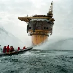 Artistas y activistas protestan a Shell por su demanda contra ecologistas de Greenpeace
