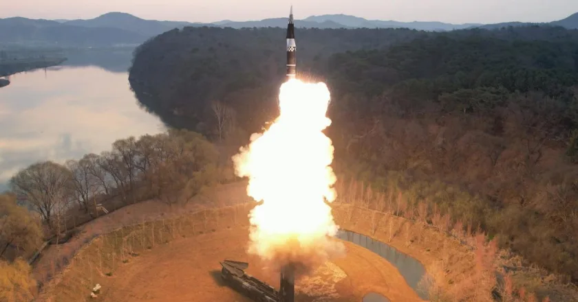 Corea del Norte dice que probó con éxito el martes un nuevo misil hipersónico de rango intermedio