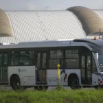 Diplomáticos amigos despiden a colegas mexicanos en el vuelo de vuelta a su país desde Quito