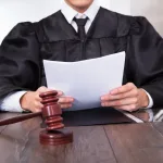 Dos jueces y 3 exjueces detenidos en Ecuador en una investigación por delincuencia organizada