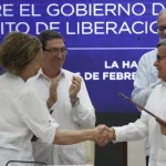 El Gobierno y el ELN se reúnen de forma extraordinaria en Caracas por "congelamiento" de diálogo
