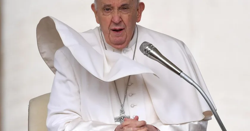 El papa lamenta: “la guerra está en todas partes”