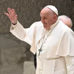El papa pide a los niños ser artesanos de paz y no perder tiempo en redes sociales