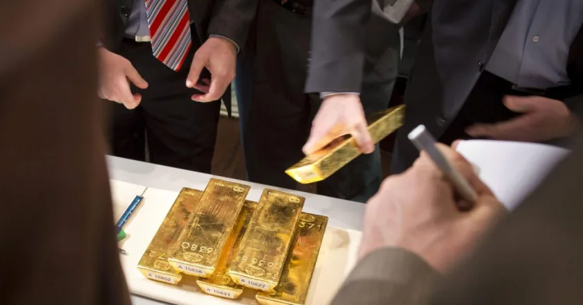 El precio del oro registra un nuevo récord cerca de los 2.357 dólares