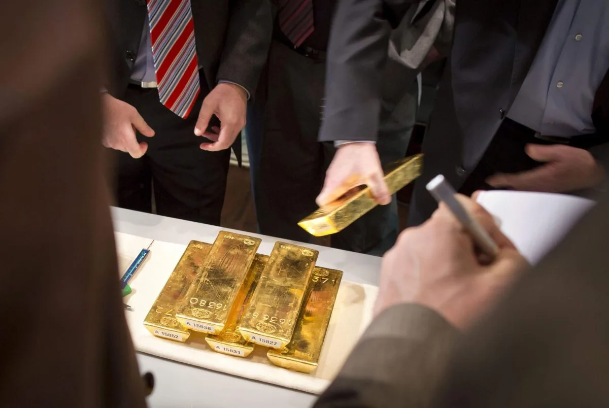 El precio del oro registra un nuevo récord cerca de los 2.357 dólares