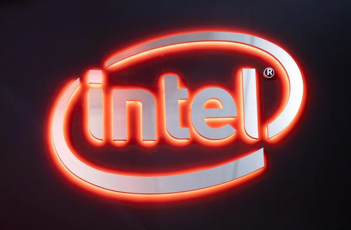 Intel lanza su último chip de inteligencia artificial para competir contra Nvidia