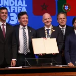 La FIFA y la Conmebol firman, junto a presidentes de Paraguay y Uruguay, acta del Mundial 2030