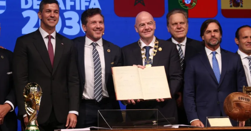 La FIFA y la Conmebol firman, junto a presidentes de Paraguay y Uruguay, acta del Mundial 2030