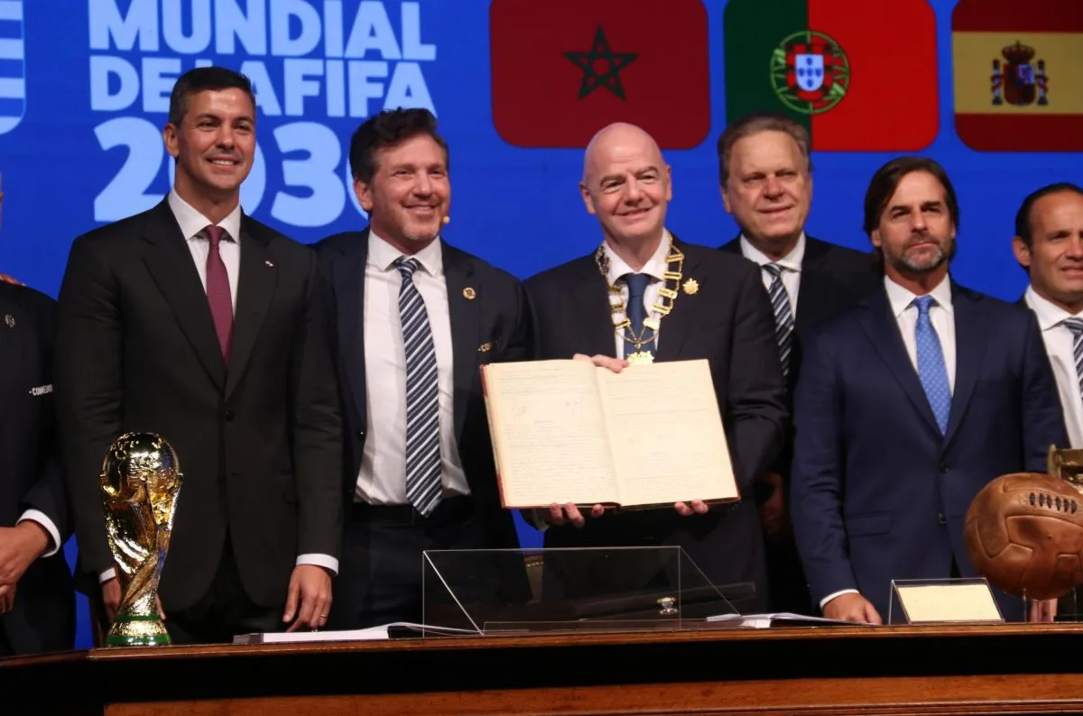 La FIFA y la Conmebol firman, junto a presidentes de Paraguay y Uruguay, acta del Mundial 2030