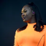 Macron condena las reacciones bastante racistas contra la cantante Aya Nakamura