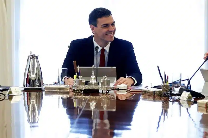 Sánchez comunica hoy si continúa como presidente con todas las opciones abiertas