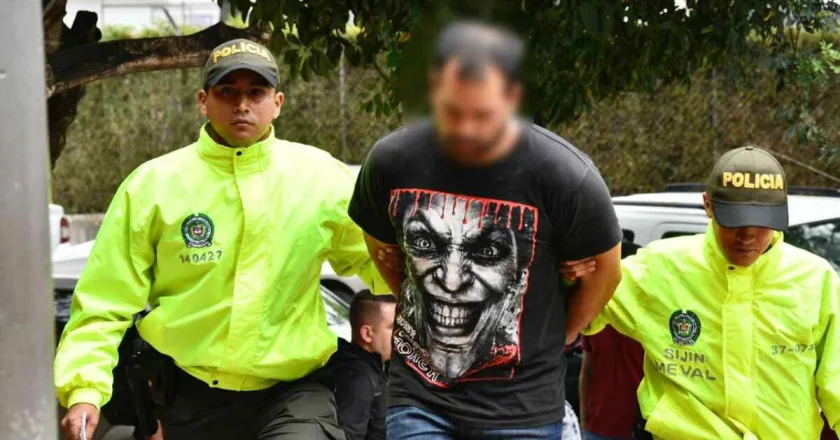 Cámaras de seguridad captaron huida de Sebastián Cano Ospina tras crimen de sus padres en Envigado