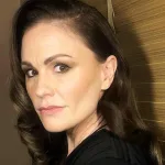 ¿Qué enfermedad tiene Anna Paquin?
