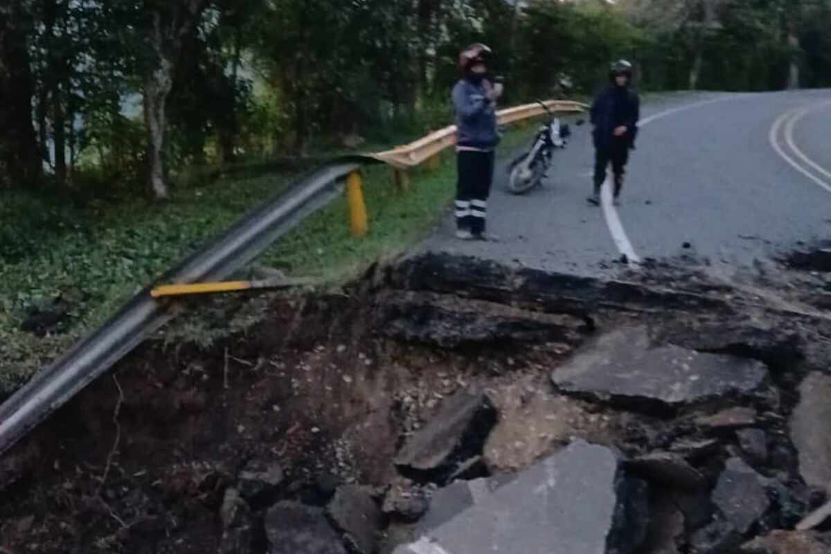 atentado-Explosivo en la vía Panamericana: autoridades buscan a los responsables del ataque que dañó la carretera e hirió a un motociclista