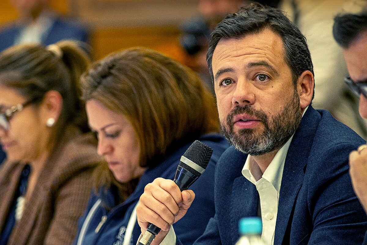 Alcalde Galán de Bogotá: 'Si no va a salir, no se bañe' para ahorrar agua