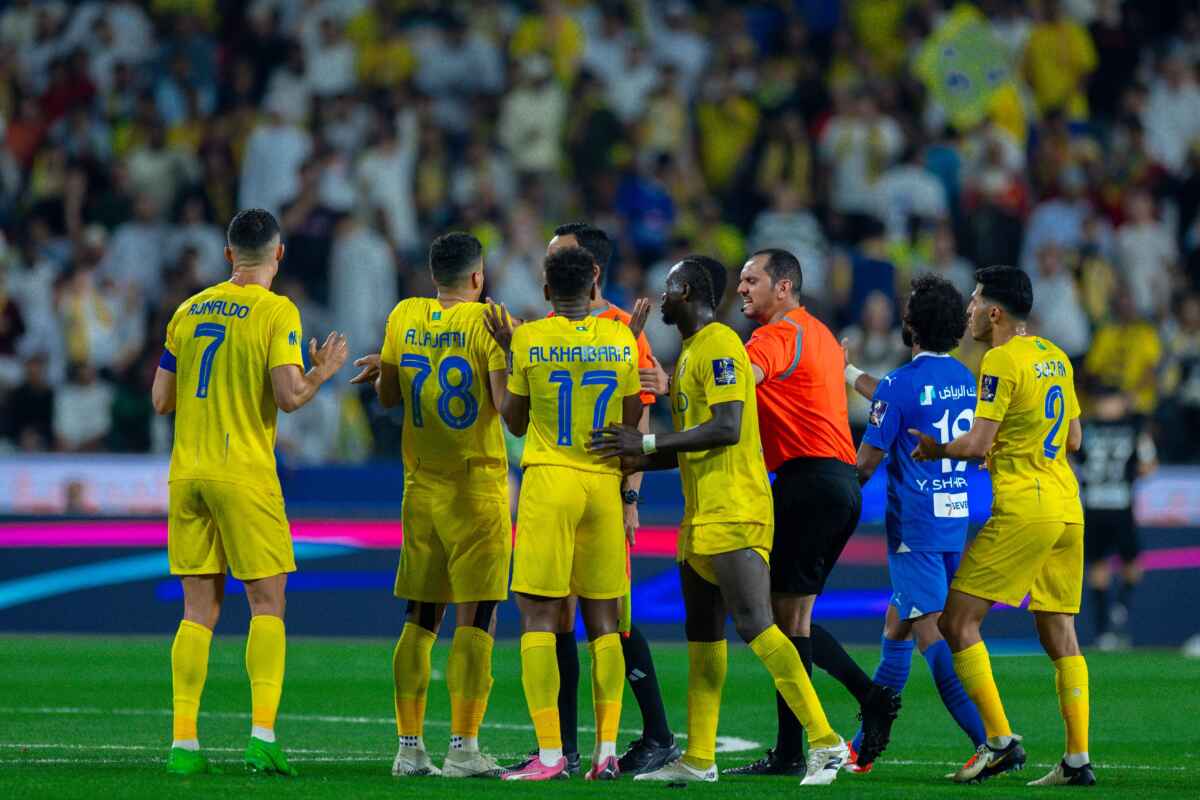 La furia de Cristiano Ronaldo: codazo, roja y eliminación en la Supercopa de Arabia Saudita