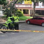 ¡Misterio en Ibagué! Hallan muerto a un hombre dentro de un vehículo en plena vía pública