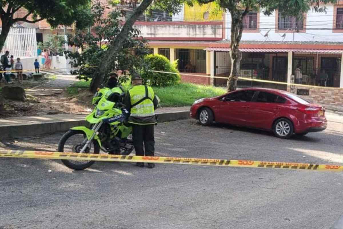 ¡Misterio en Ibagué! Hallan muerto a un hombre dentro de un vehículo en plena vía pública