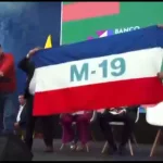 Petro sorprende al lucir bandera del M-19 en un evento en Zipaquirá