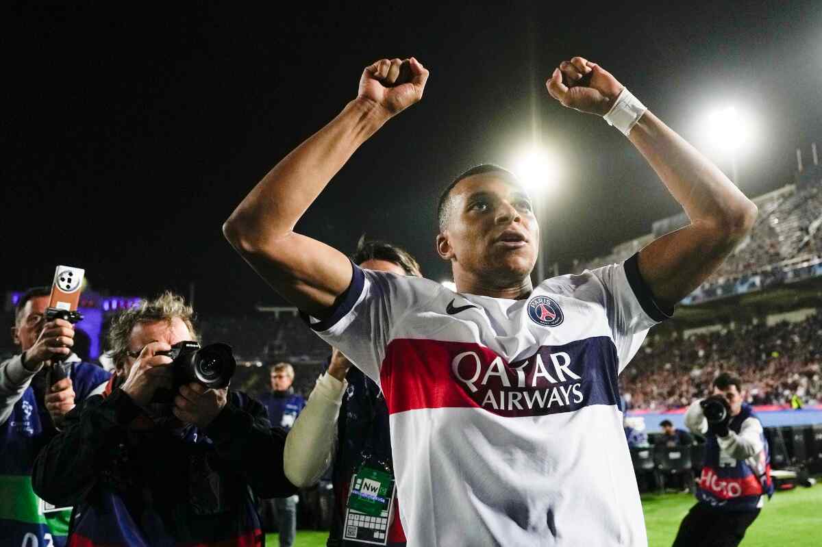 Mbappé y Dembélé Salvan al PSG tras Expulsión de Araújo y Eliminan al Barcelona de la Champions League