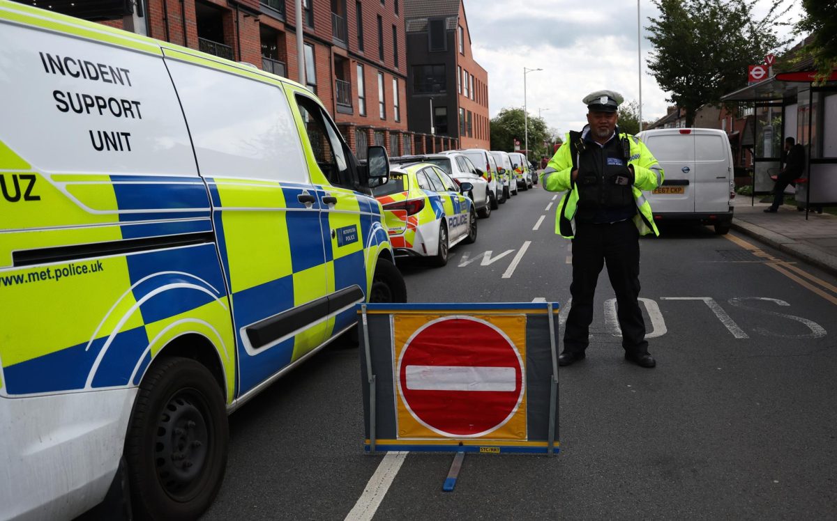 Agente británica podría perder un brazo tras el ataque con espada en Londres