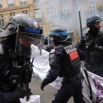 Altercados y detenciones durante la manifestación del 1 de mayo en París