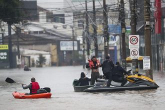 Brasil ya suma 144 muertos por temporales en el sur del país