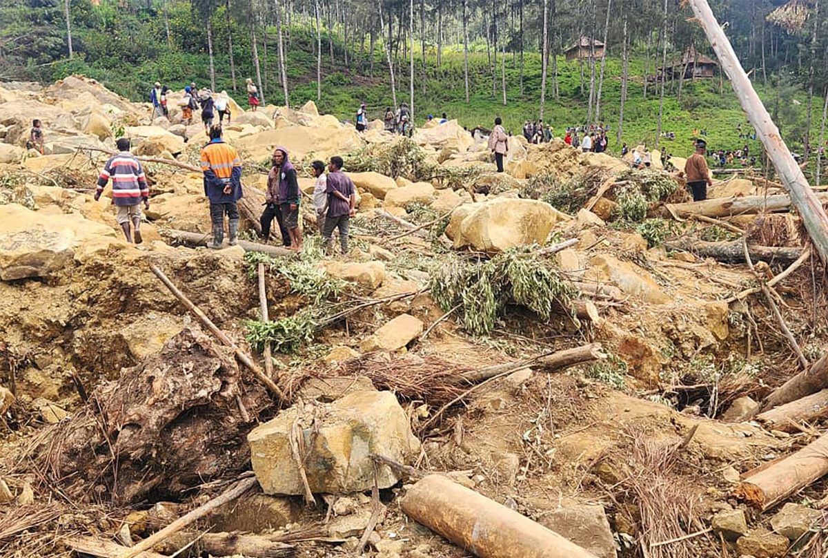 Continúan labores de rescate por el alud en Papúa sin esperanzas de hallar supervivientes