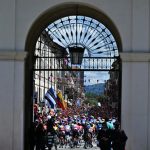El ecuatoriano Narváez, heroico, gana la primera etapa y es el primer líder del Giro