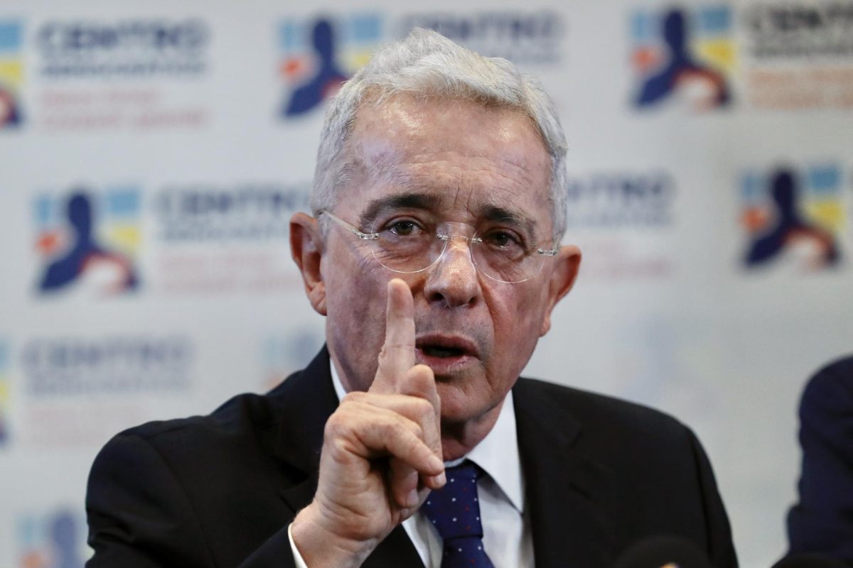 El expresidente Uribe acusa a Petro de instigar "la guerra civil" en Colombia