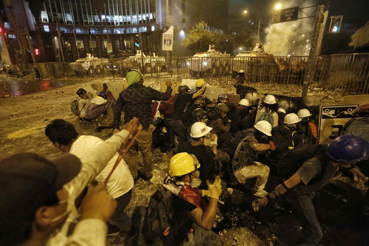 Fiscalía de Perú investiga a 324 personas por 50 muertes durante protestas de 2022 y 2023