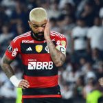 Flamengo multa y le quita el 10 a Gabigol por una foto con una camiseta del Corinthians