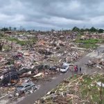 Tornado mortal devasta pueblo de Iowa: al menos una docena de muertos y varios heridos